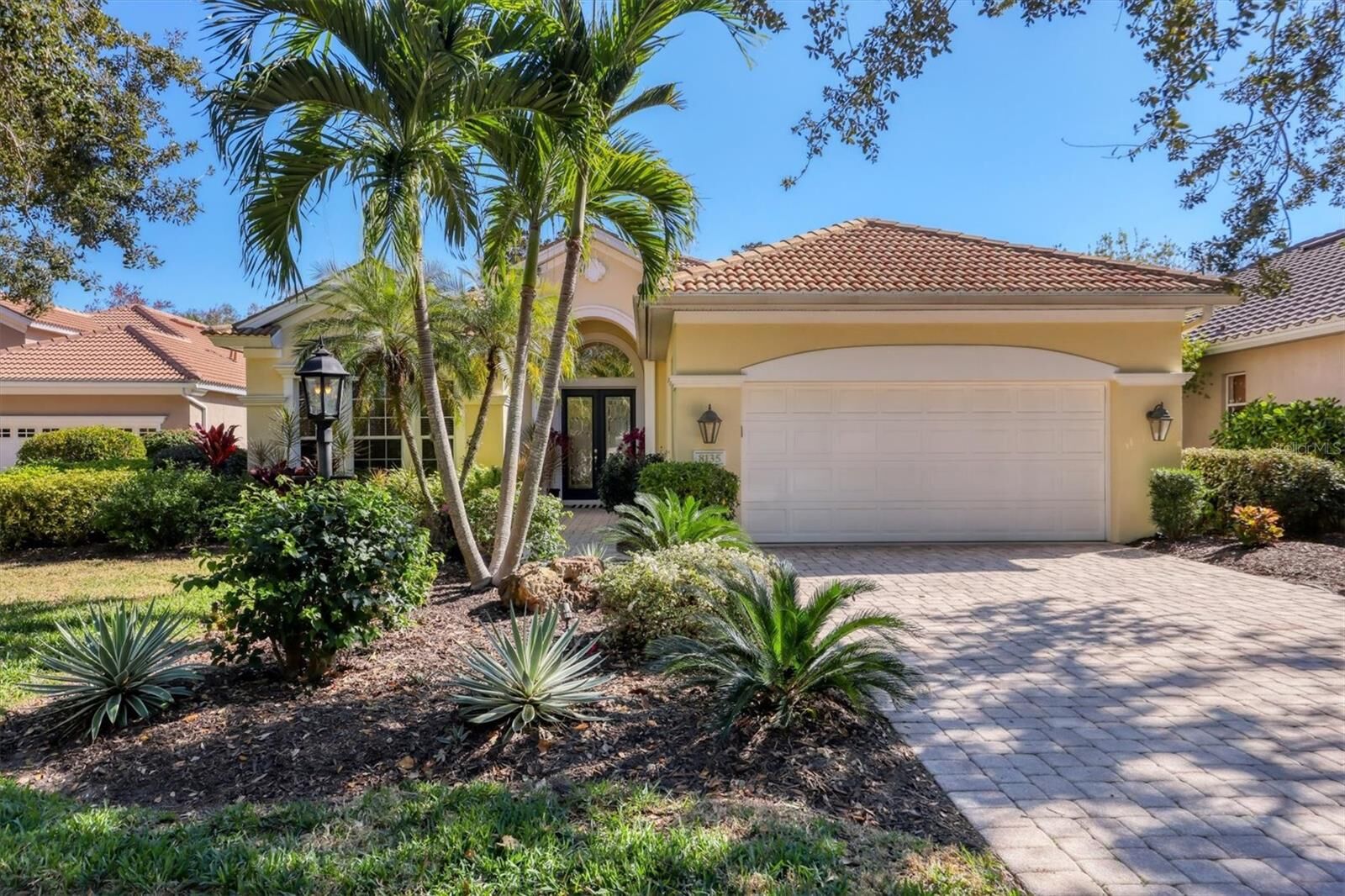 Property Photo: 8135 Abingdon Court FL 34201