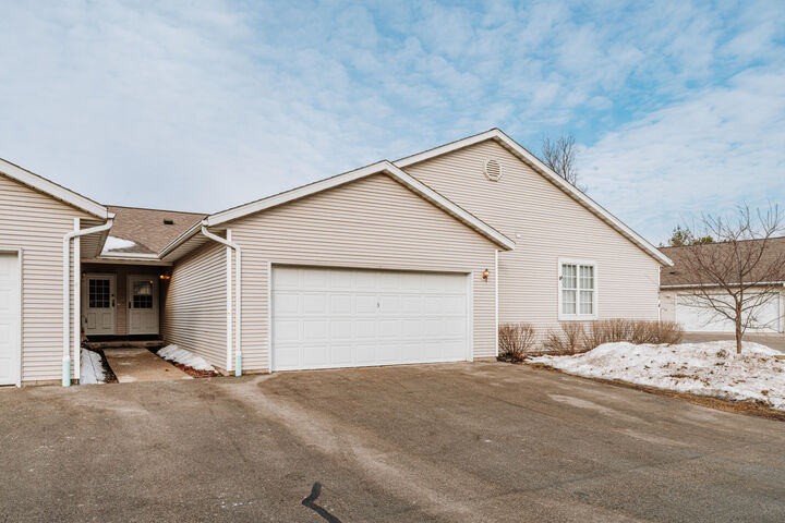 Property Photo: 565 Slinger Rd C-3 WI 53086