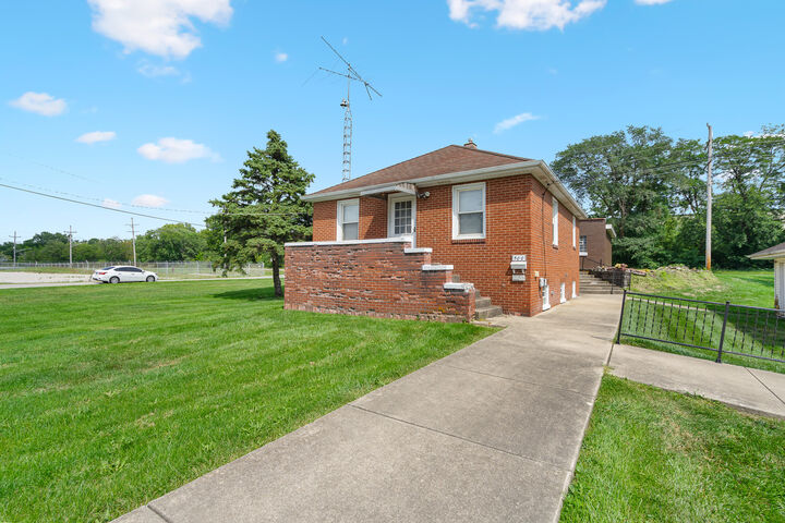 Property Photo:  500 Clinton Street  IL 60441 