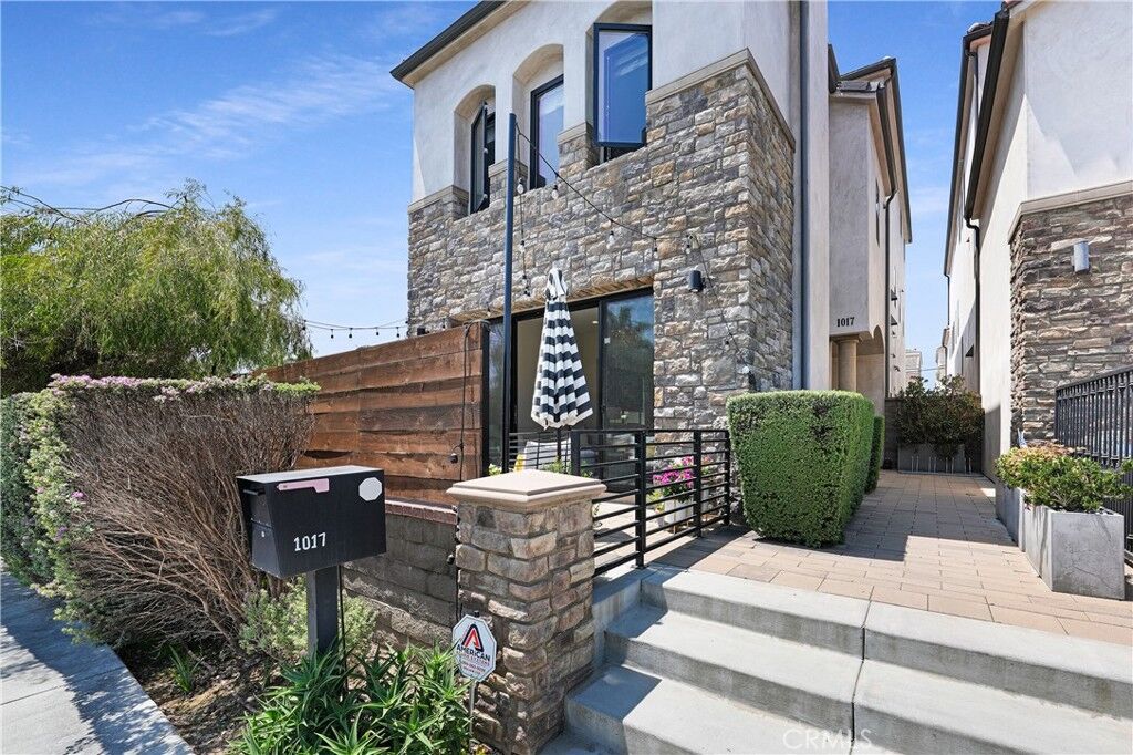 Property Photo:  1017 Delaware Street  CA 92648 