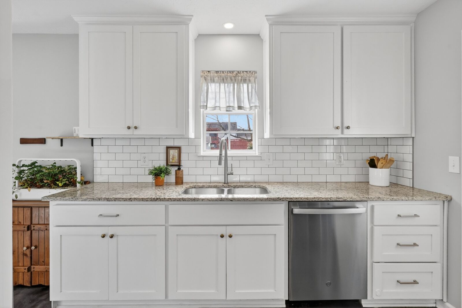 Property Photo:  110 Edgehill Ln  TN 37075 