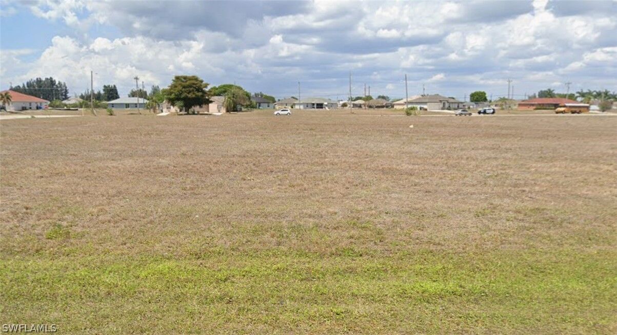 Property Photo:  605 NE 15th Terrace  FL 33909 