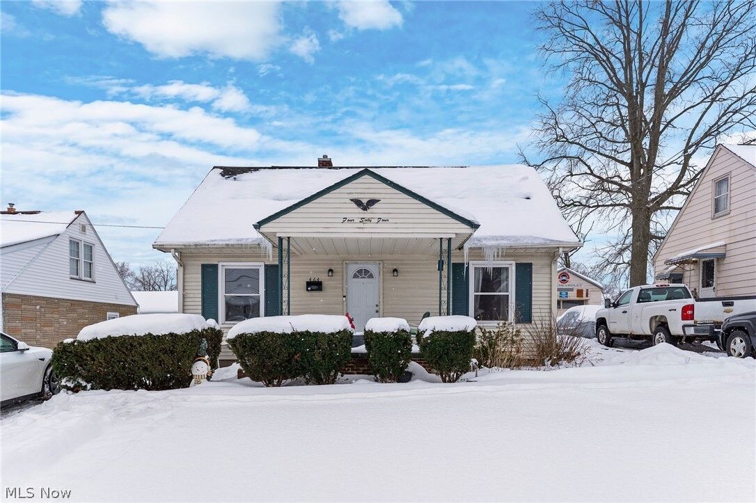 Property Photo:  464 Elm Street  OH 44471 