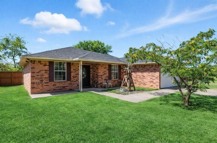 Property Photo:  1221 Elmira Street  TX 76086 