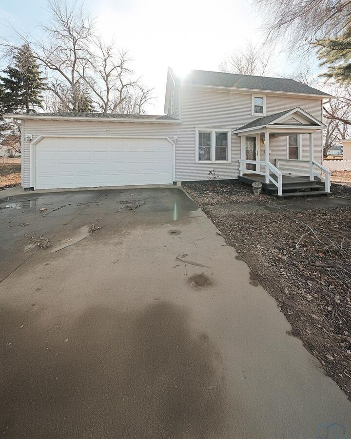 Property Photo:  37 9th Street SW  IA 51250 