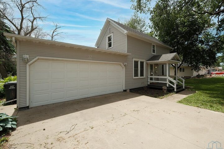 Property Photo: 37 9th Street SW IA 51250