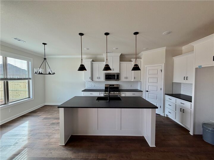 Property Photo:  1817 Ferguson Street  AR 72751 