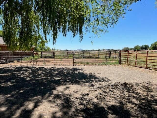 Property Photo: 585 SW Fairgrounds Road OR 97741