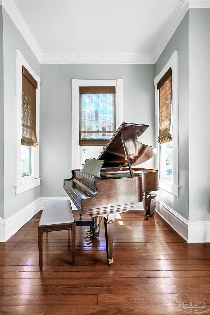 Property Photo:  316 W Strong St  FL 32501 