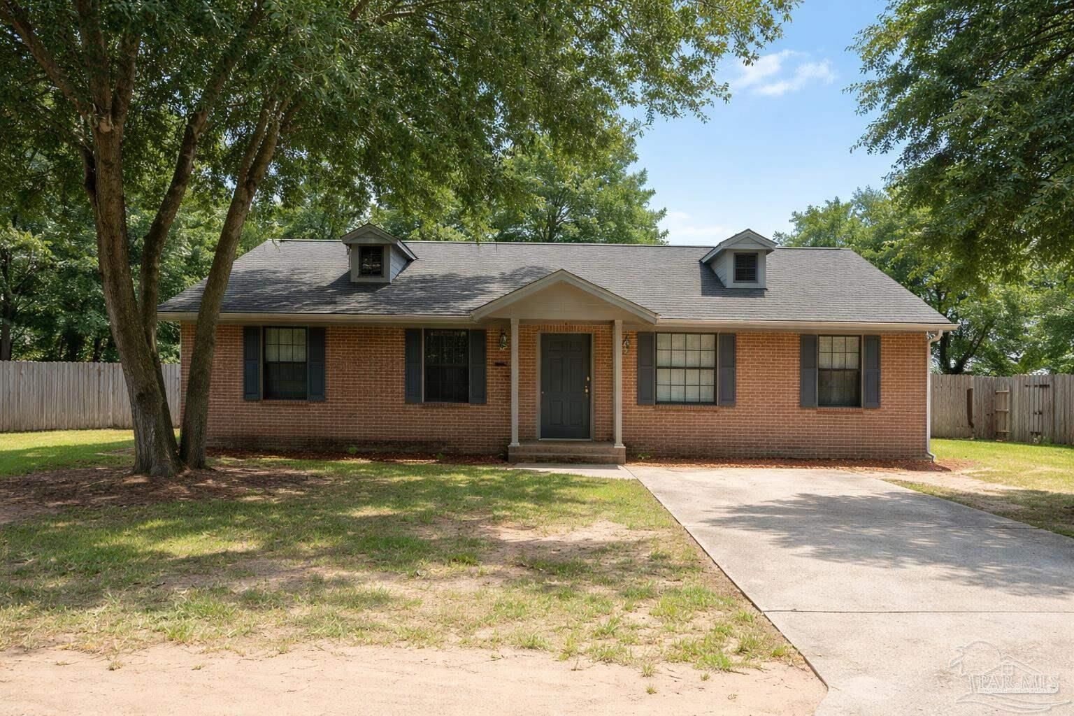 Property Photo:  6023 Hamilton Bridge Rd  FL 32570 