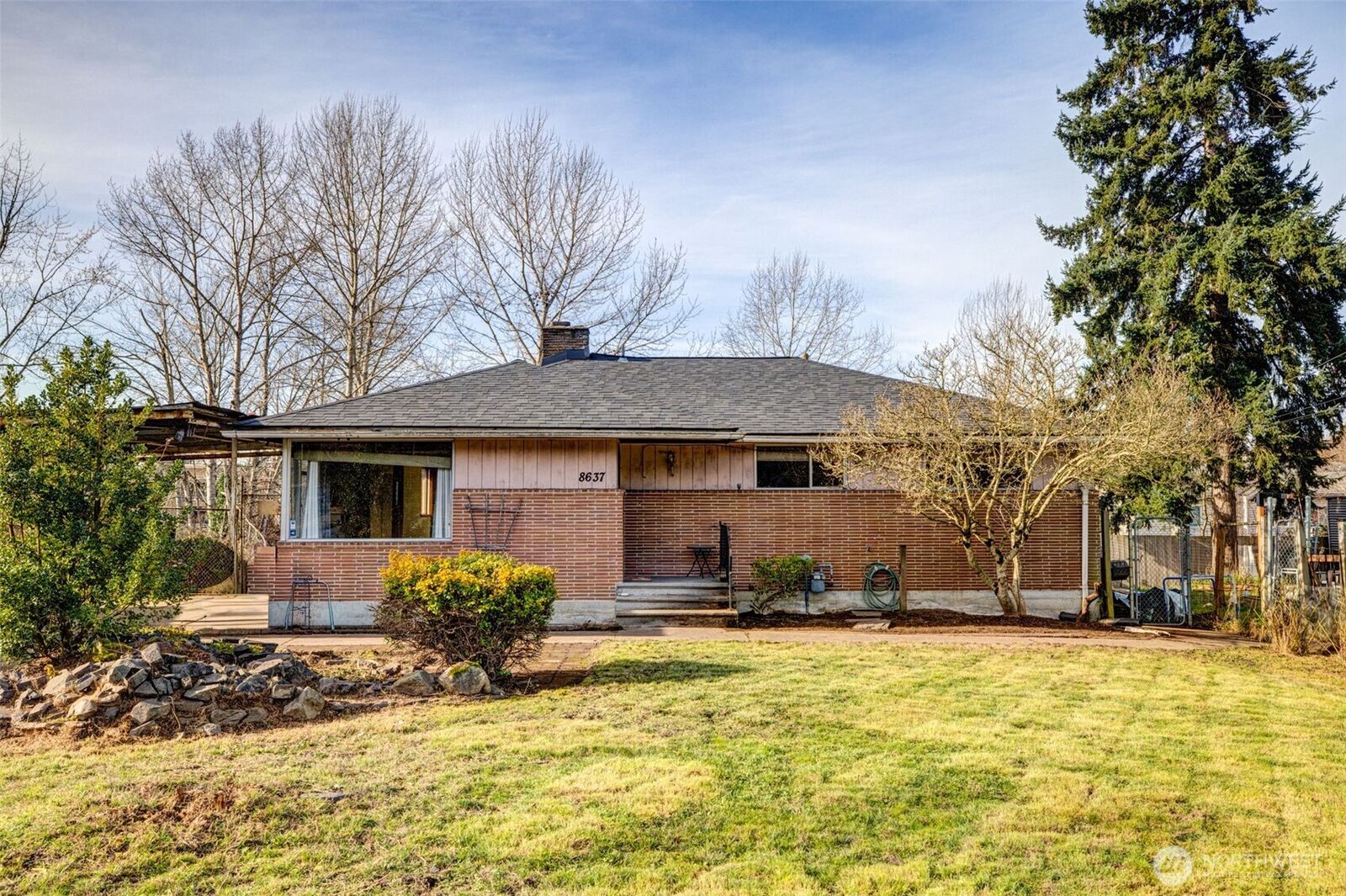 Property Photo:  8637  24th Avenue SW  WA 98106 