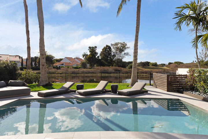 Property Photo:  2531 Windsor Way Court  FL 33414 