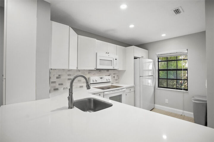 Property Photo:  510 NW 103rd Terrace 510  FL 33026 