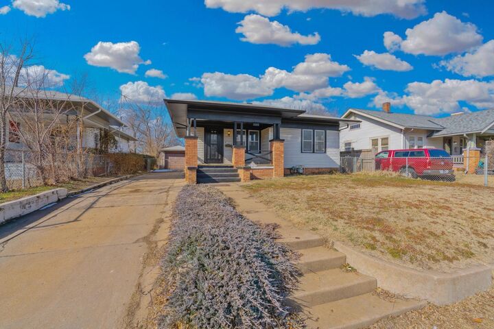 Property Photo:  1029 S Seneca St  KS 67213 