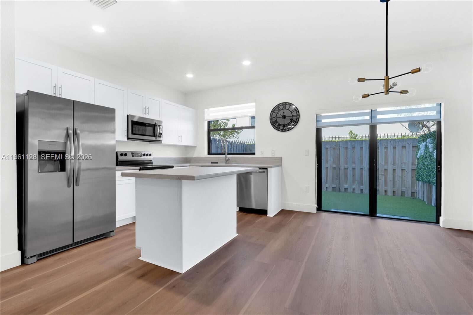 Property Photo:  859 NE 211th St  FL 33179 