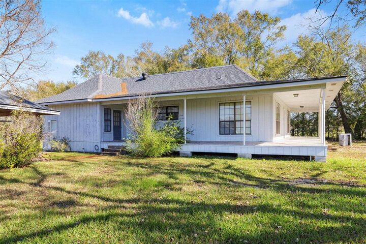 Property Photo:  2718 Topsy Rd  LA 70611 