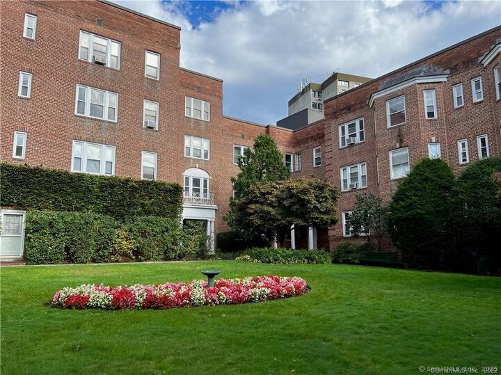 Property Photo:  70 Strawberry Hill Avenue Apt 4-3A  CT 06902 