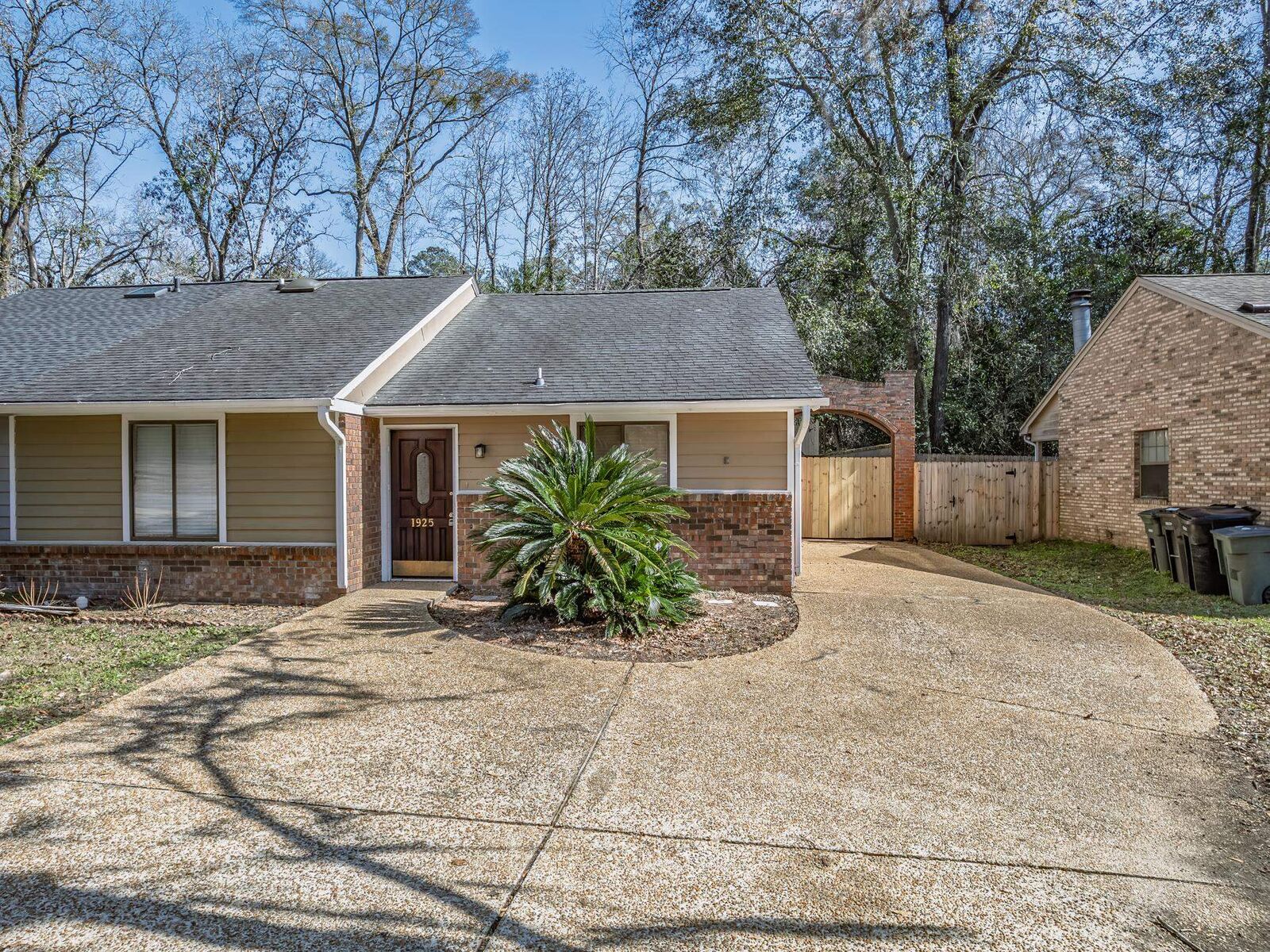 Property Photo:  1925 Hidden Valley  FL 32308-4421 