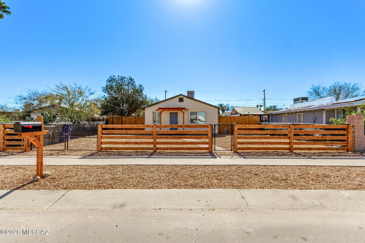 Property Photo:  1132 E 27th Street  AZ 85713 