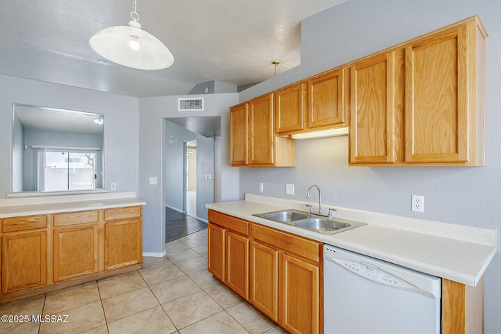 Property Photo:  7848 E 35th Street  AZ 85710 