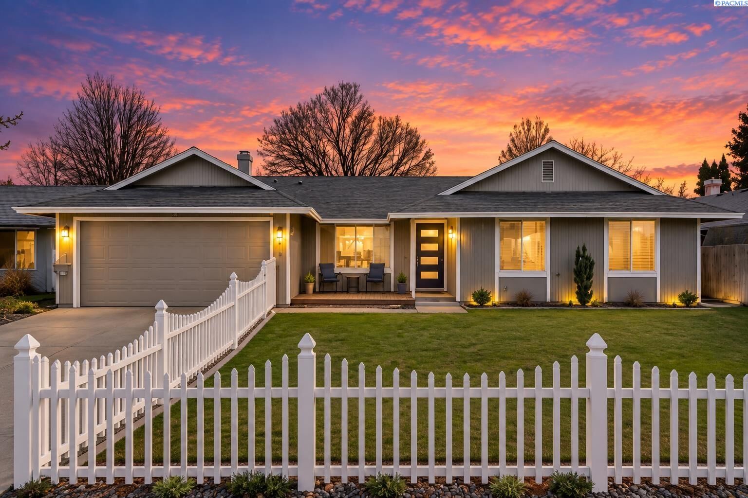 Property Photo:  426 N Louisiana St  WA 99336 
