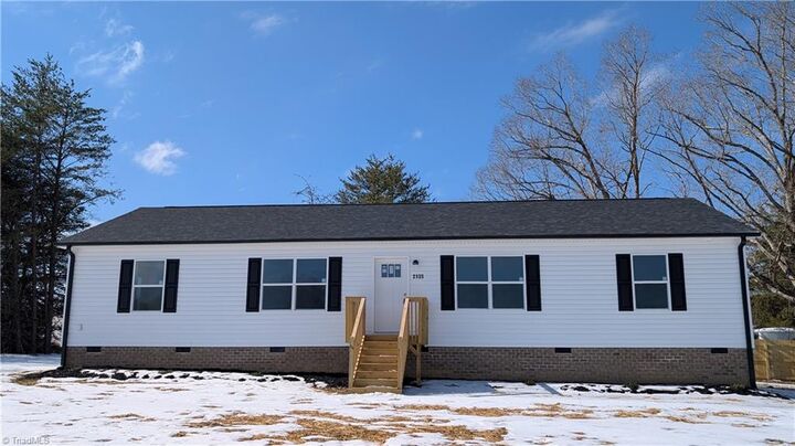 Property Photo: 2135 Meadow Ridge Road NC 27217