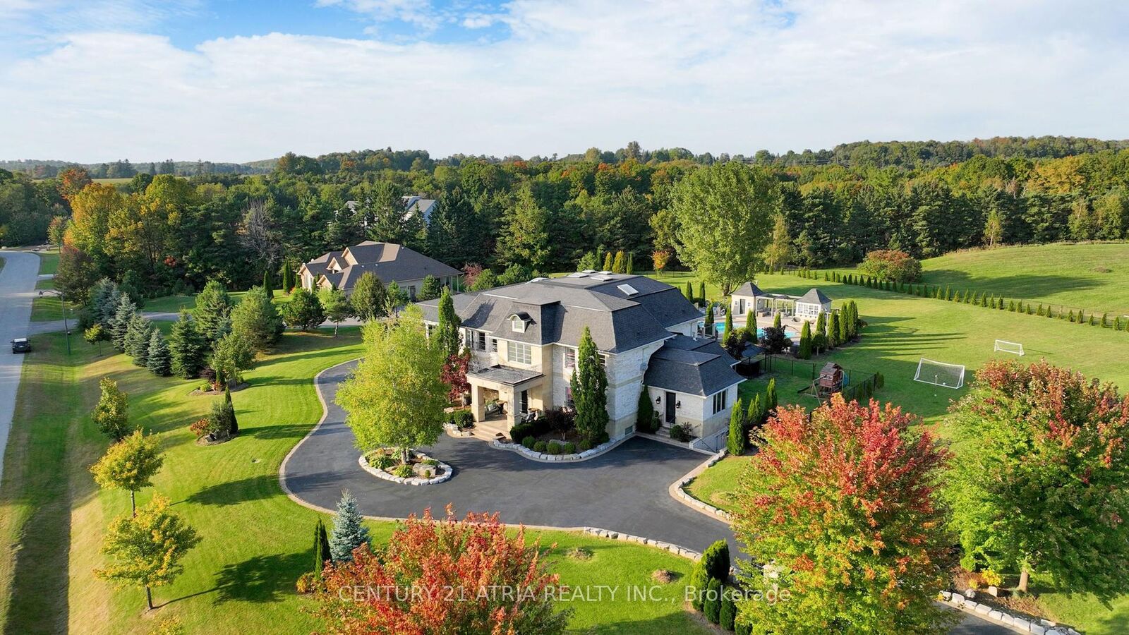 Property Photo:  111 Lake Woods Drive  ON L4A 1P1 