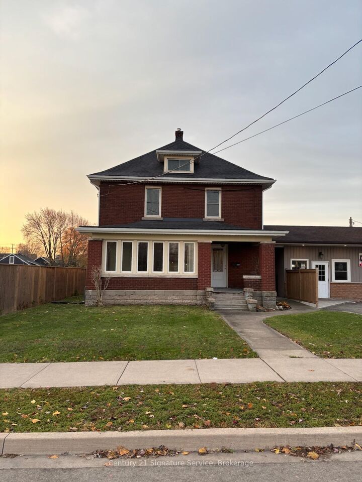 Property Photo:  92 Killaly St West Street W  ON L3K 3L6 