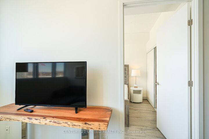 Property Photo: 100 Bond Street E 314 ON L1G 0B7