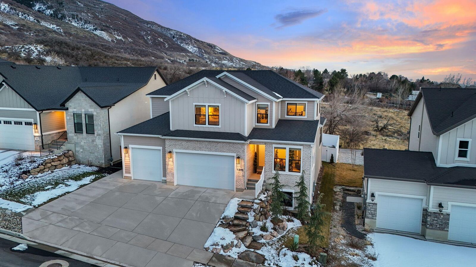 Property Photo: 1390 E Orchard Ridge Lane UT 84037
