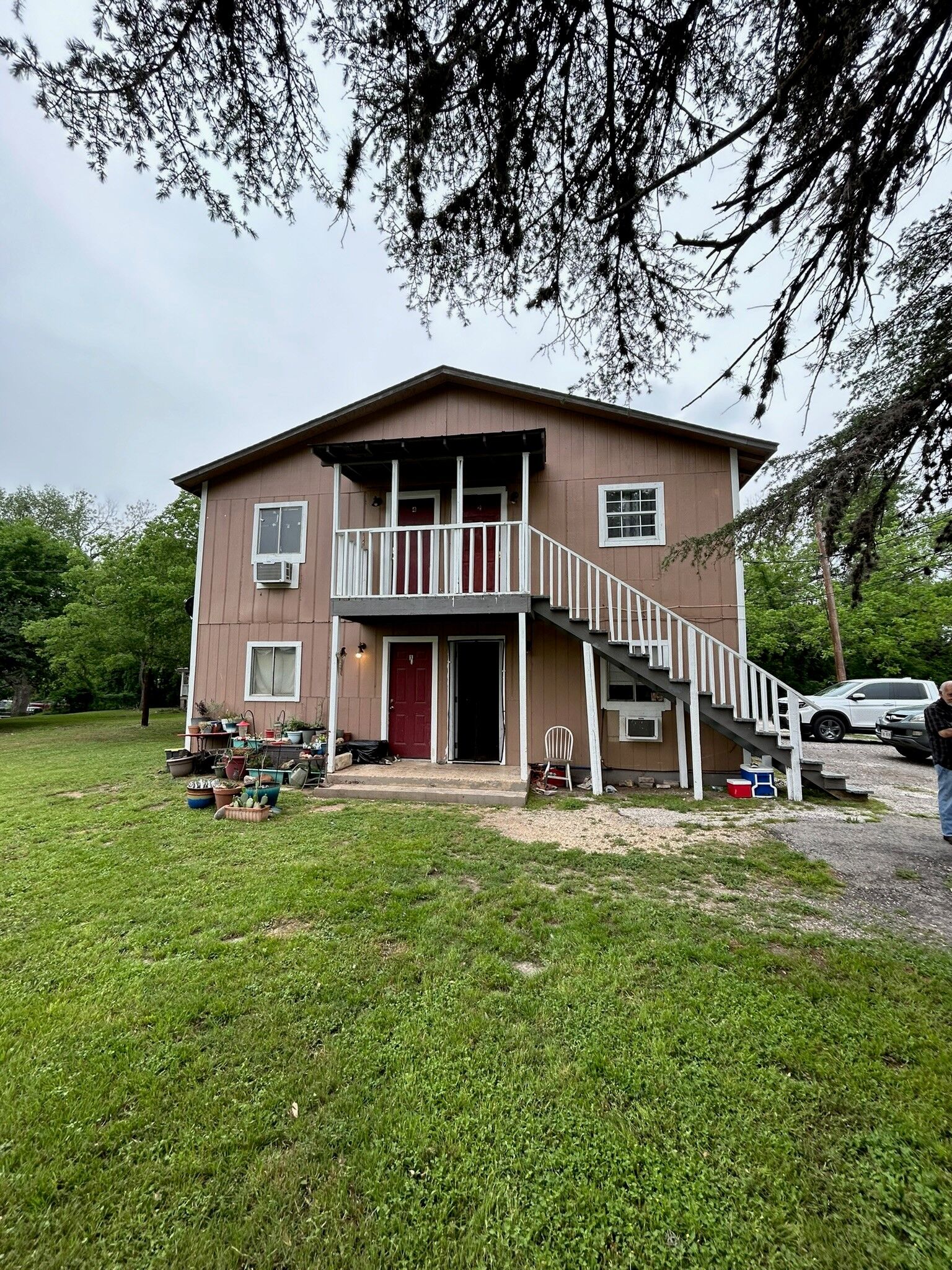 Property Photo: 211 W Washington Street 4 TX 78155