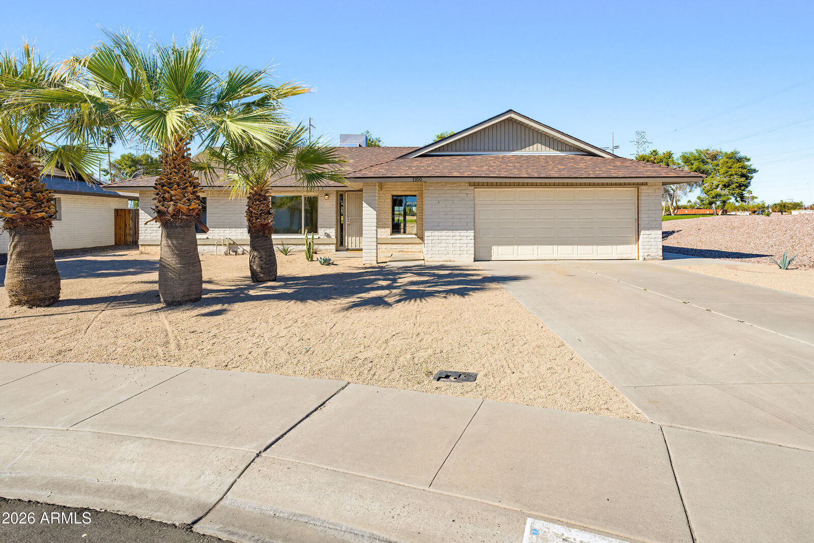Property Photo: 7100 S La Rosa Drive AZ 85283