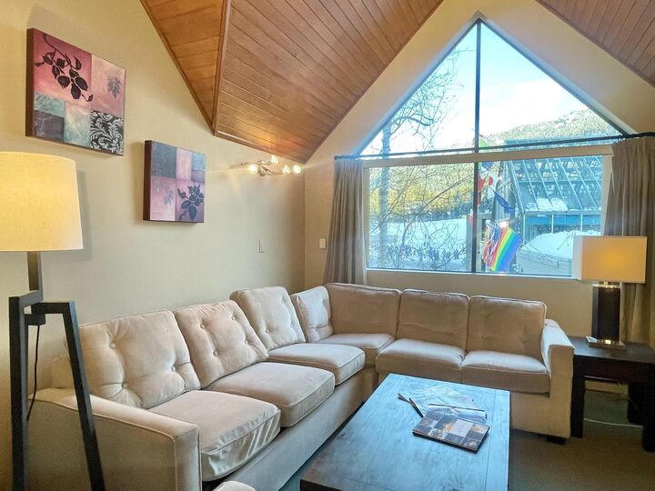 Property Photo: 4293 Mountain Square Week 13 BC V8E 1B8