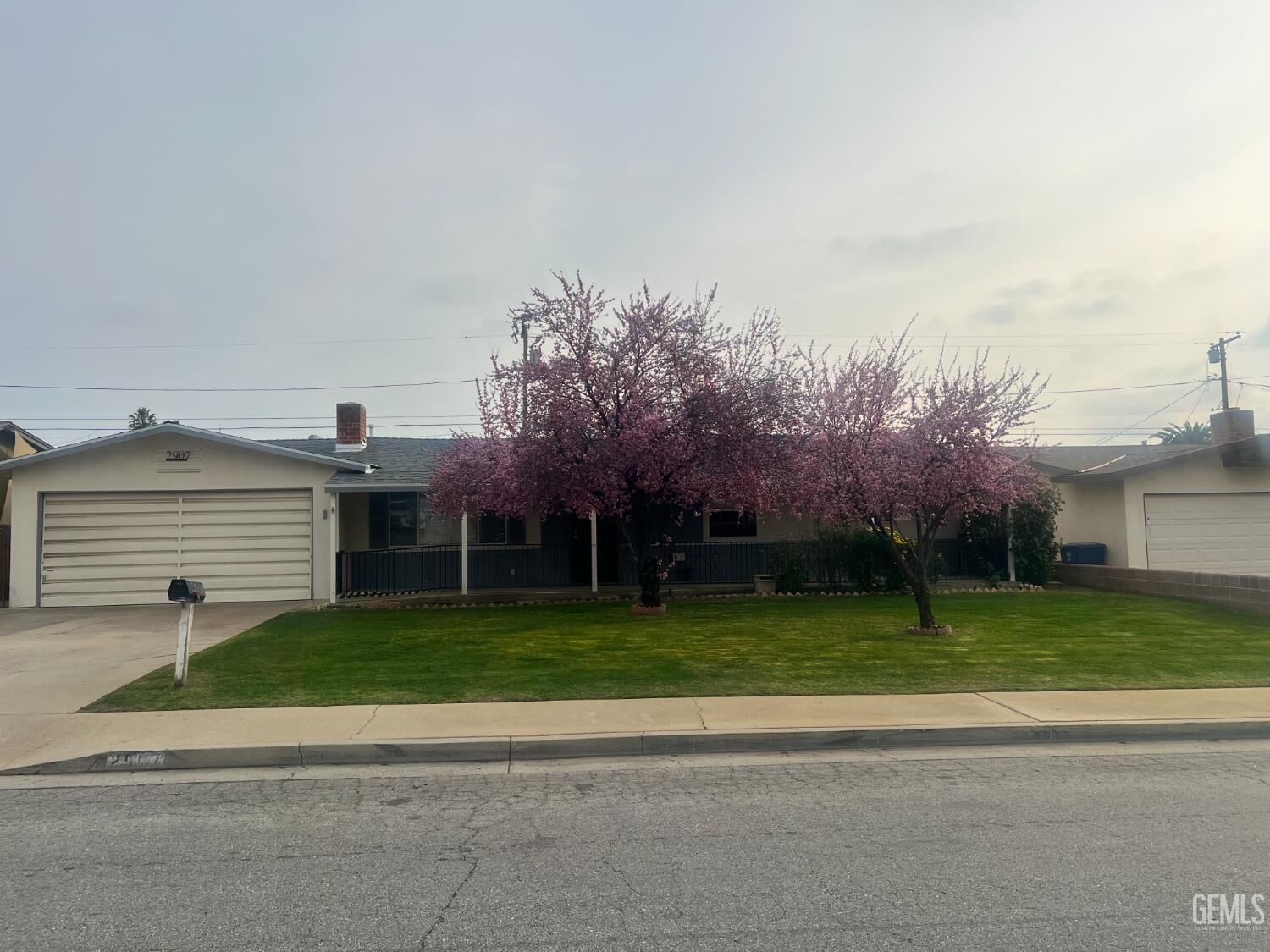 Property Photo: 2907 Driller Avenue CA 93306