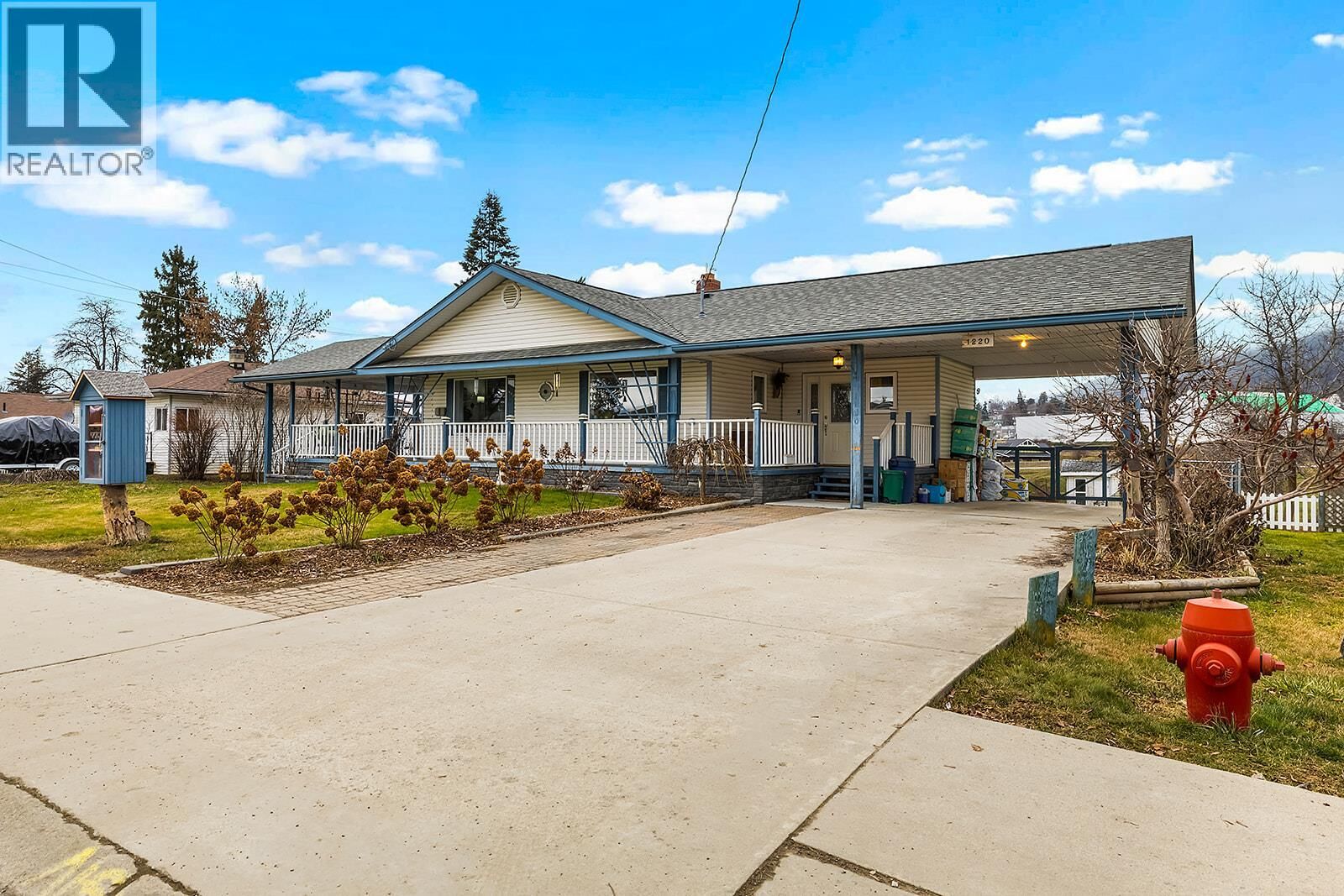 Property Photo: 1220 Cedar Street BC V0B 1G3
