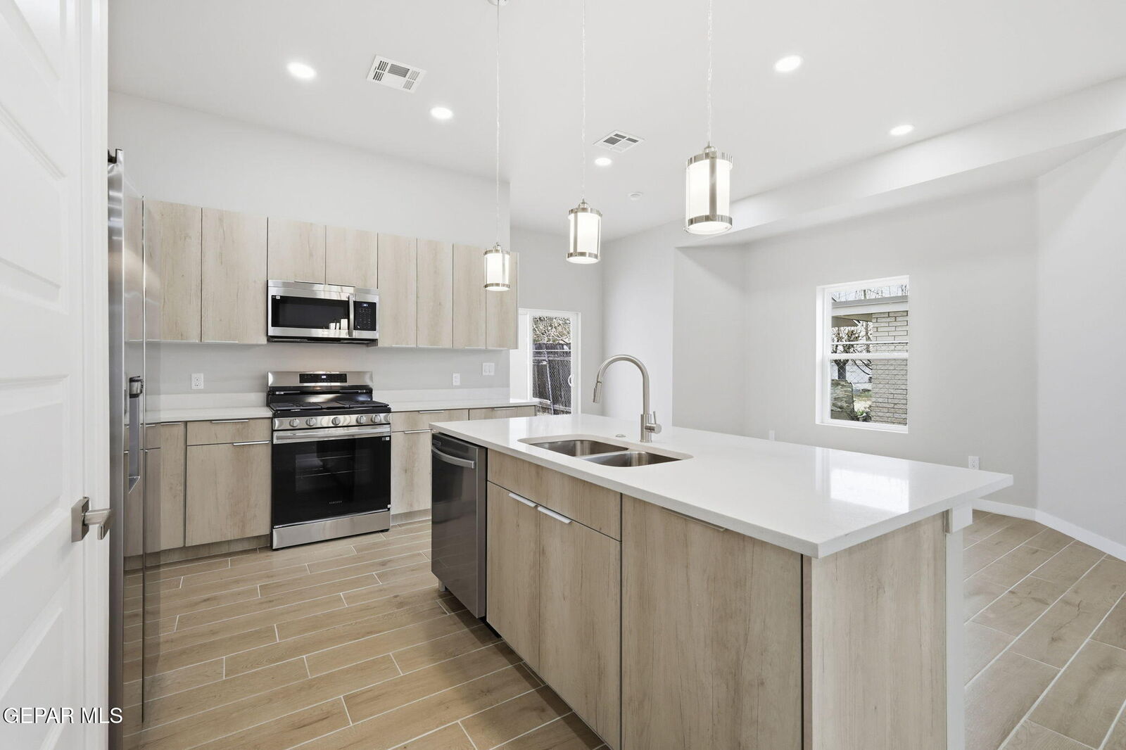 Property Photo:  412 Lesa Lane  TX 79915 