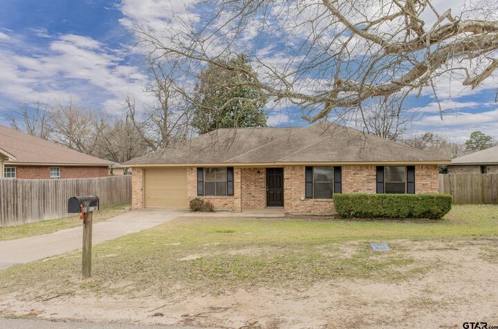 Property Photo:  308 Crosby  TX 75771 