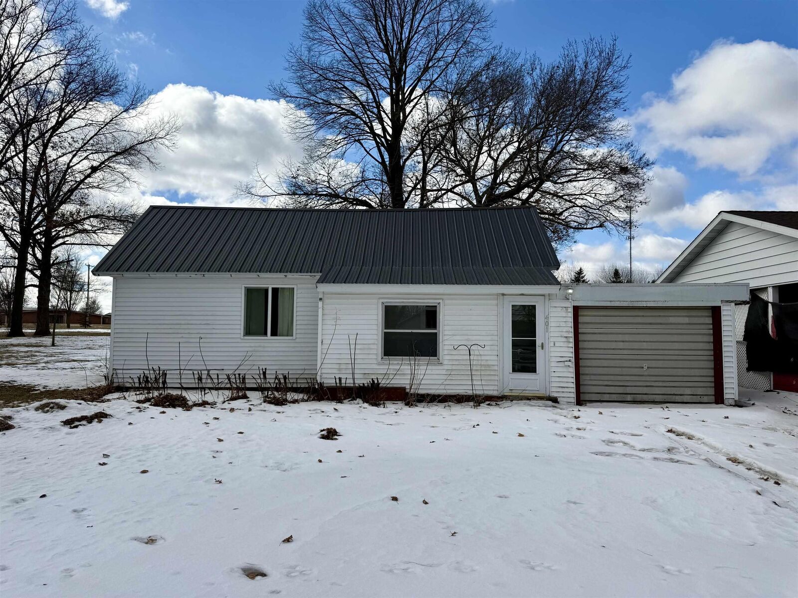Property Photo:  401 N High Street  IA 50636 