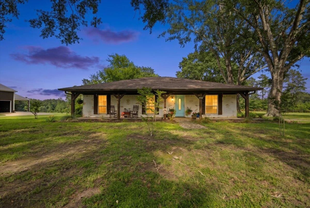 Property Photo: 425 Cr 105 TX 75633