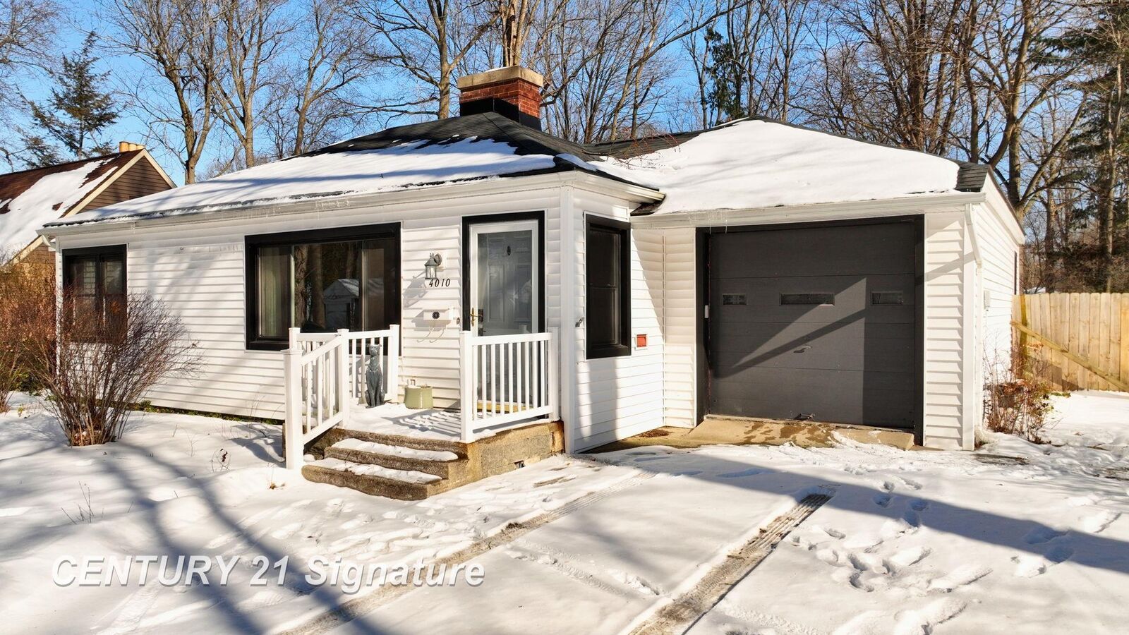 Property Photo:  4010 Oak Court  MI 48642 