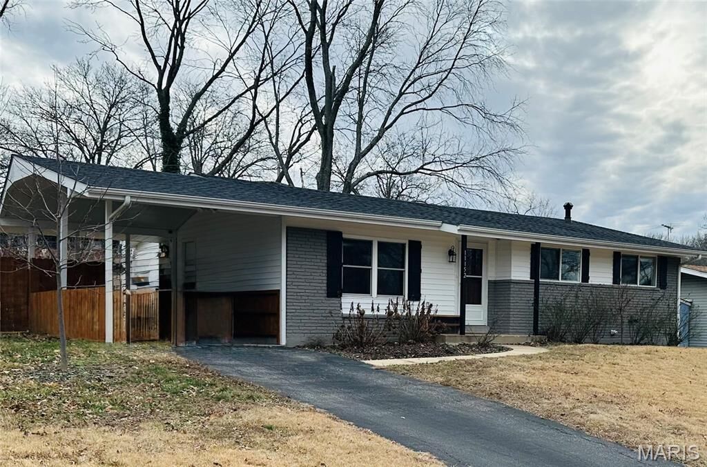 Property Photo: 11152 Port Royal Drive MO 63146