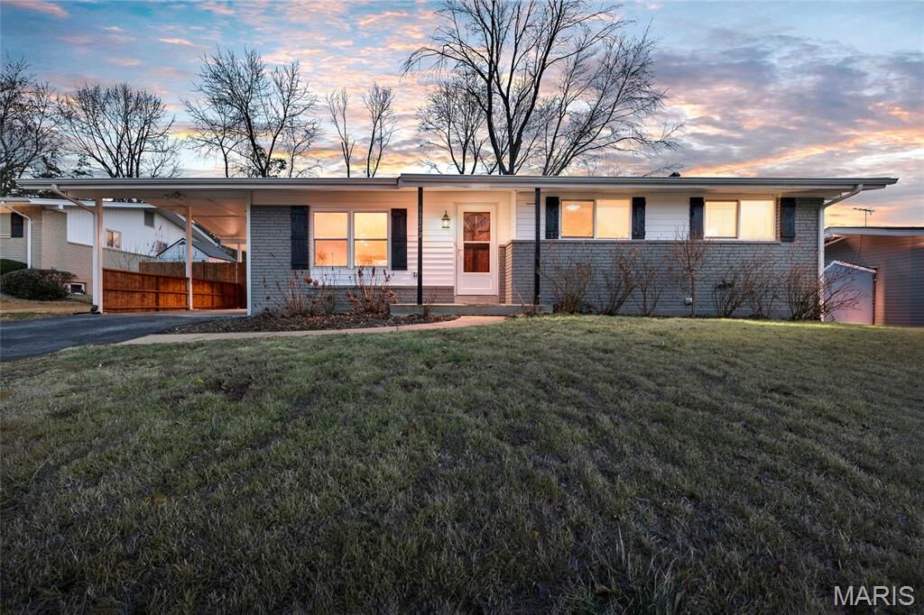 Property Photo:  11152 Port Royal Drive  MO 63146 