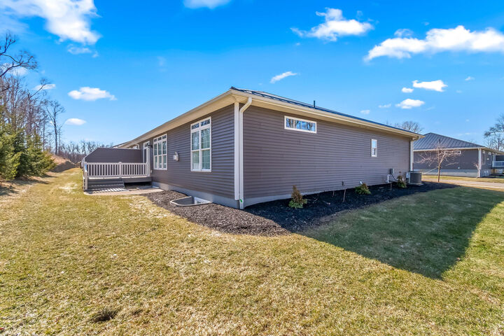 Property Photo:  25 Hillsdale Commons Drive  MI 49242 