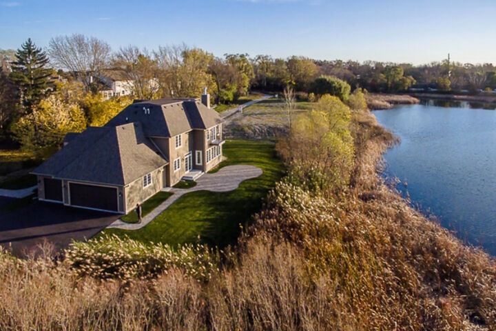 Property Photo: 1481 W Winnetka Street IL 60067