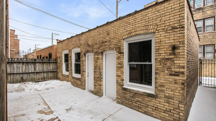 Property Photo:  5637 N Christiana Avenue  IL 60659 