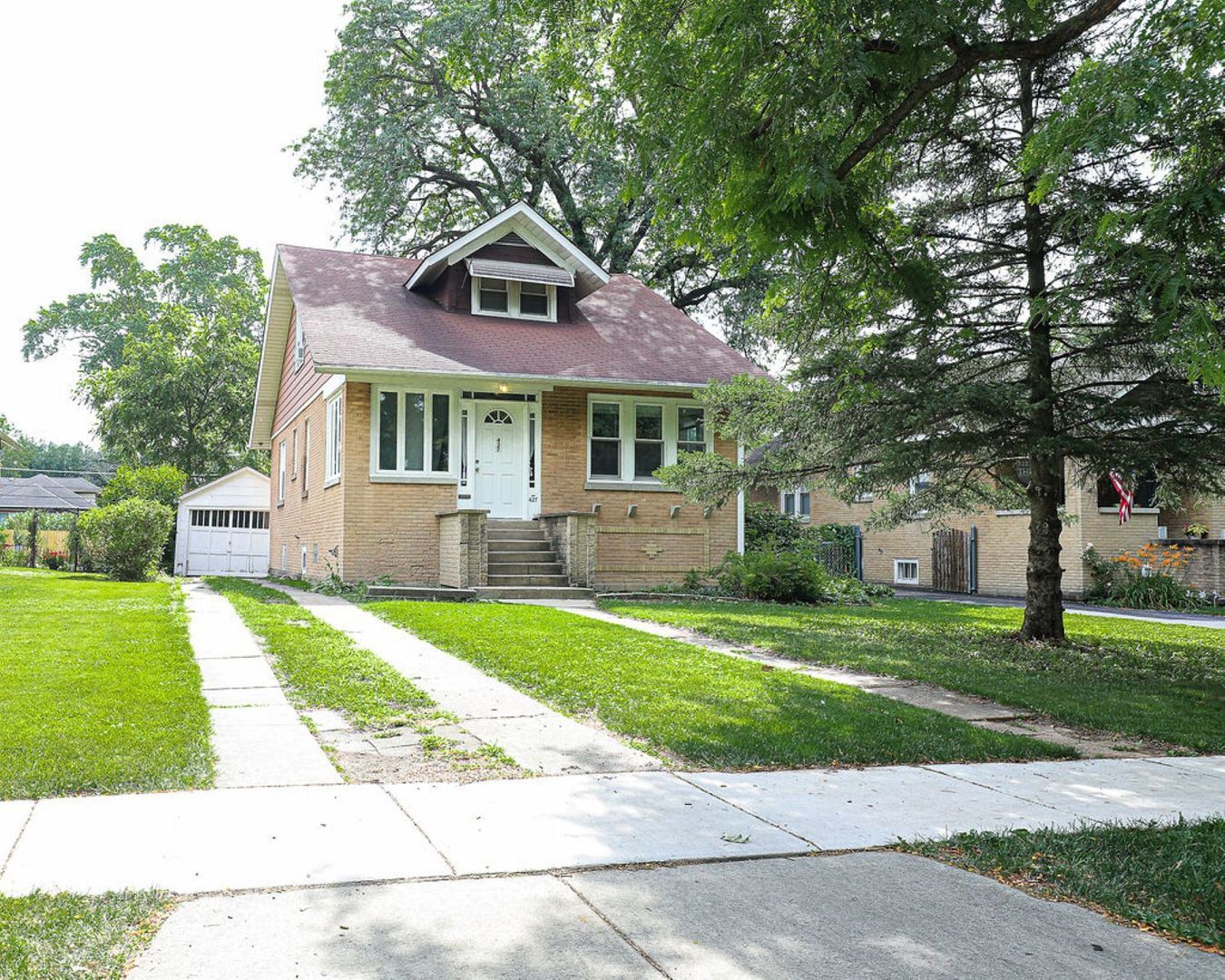 Property Photo:  427 S Cornell Avenue  IL 60181 