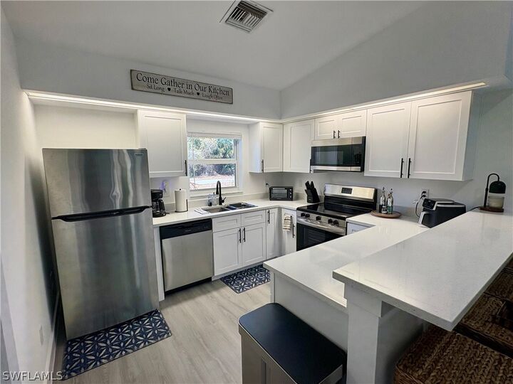 Property Photo:  6018 Lacota Avenue  FL 33905 