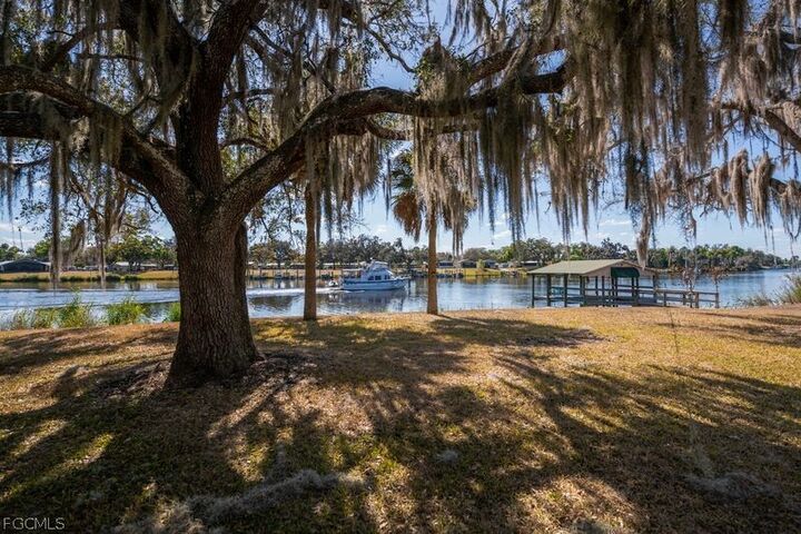Property Photo: 1209 County Rd 78 FL 33935