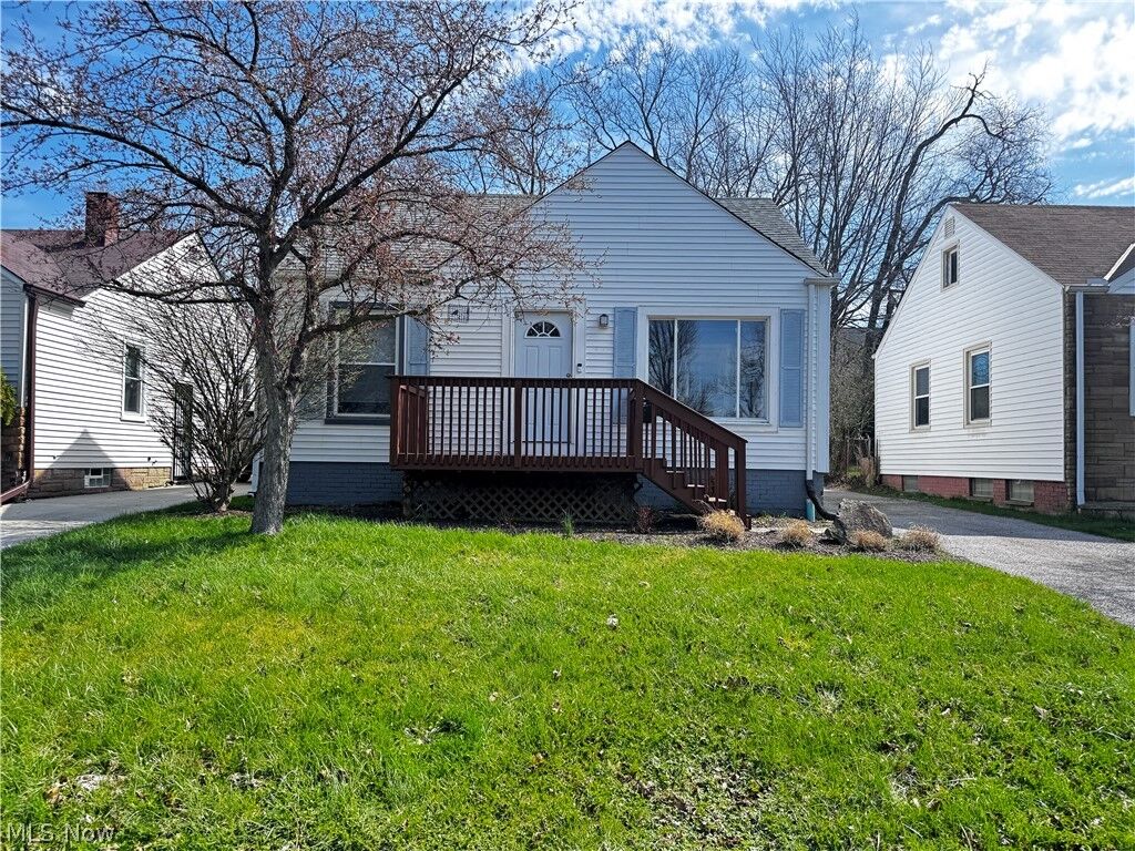 Property Photo:  541 Helper Drive  OH 44146 