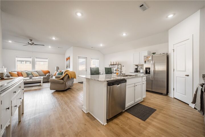 Property Photo:  3121 N Rooster  AR 72761 